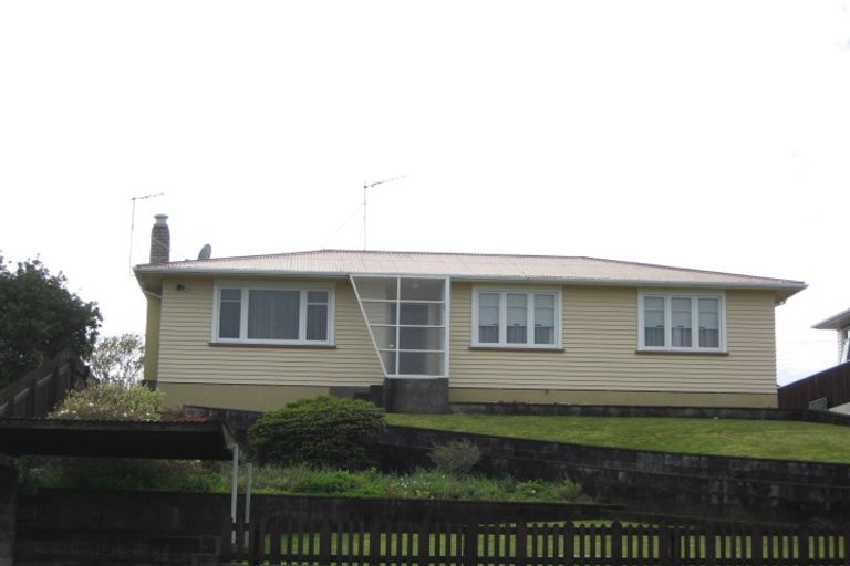 Photo of property in 112 Omata Road, Marfell, New Plymouth, 4310