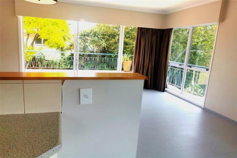 Photo of property in 14 La Trobe Street, Pakuranga Heights, Auckland, 2010