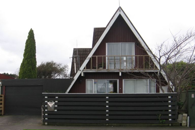 Photo of property in 3 Dampier Avenue, Awapuni, Palmerston North, 4412