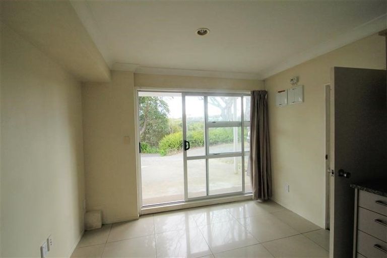 Photo of property in 77 Lake Road, Northcote, Auckland, 0627