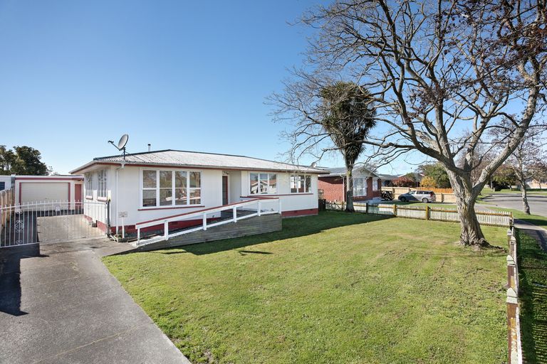Photo of property in 42 Robinson Crescent, Westbrook, Palmerston North, 4412