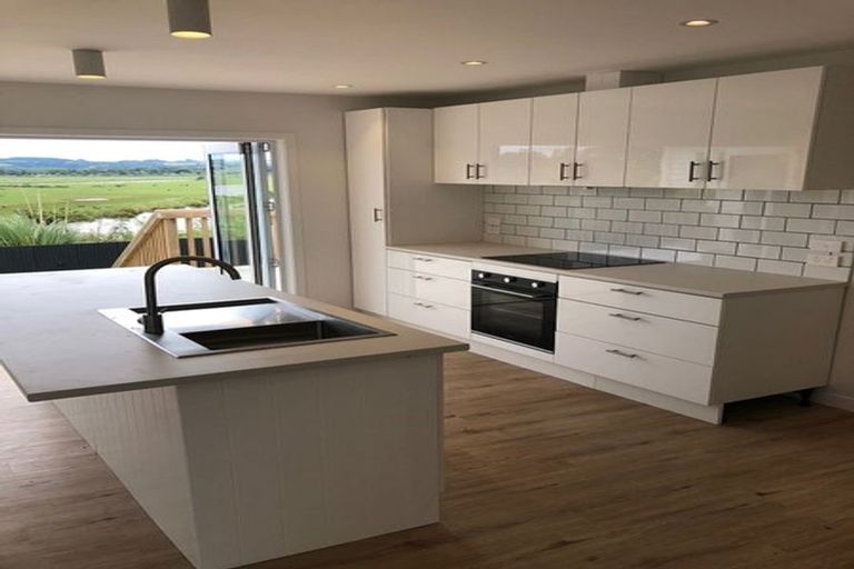 Photo of property in 35 Kowhai Street, Helensville, 0800