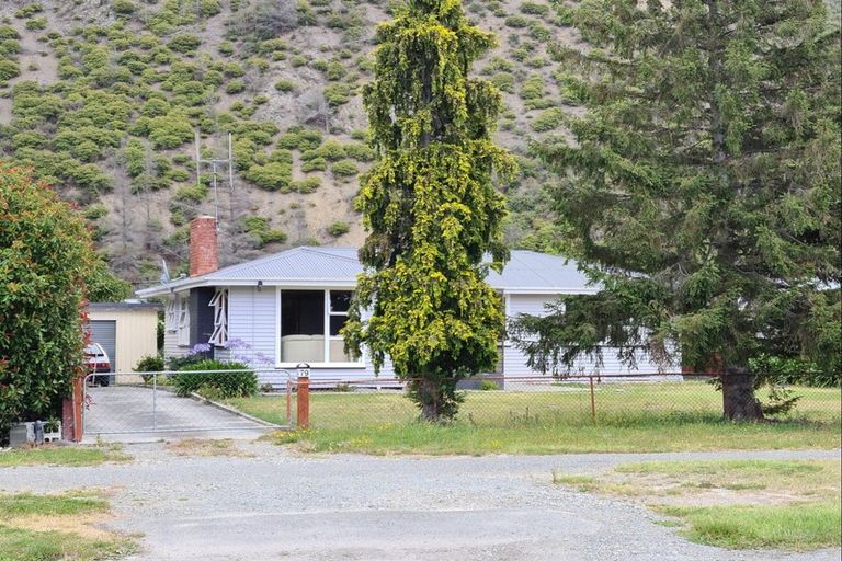 Photo of property in 79 Bledisloe Street, Kurow, 9435