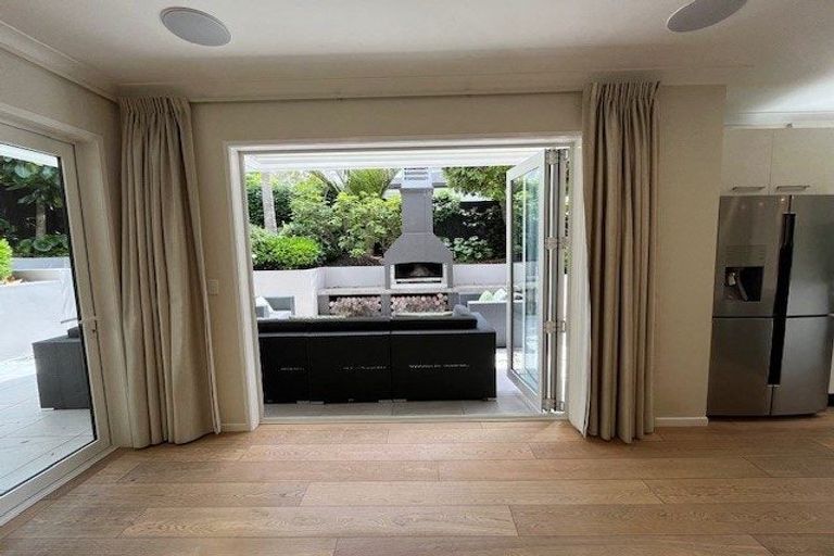 Photo of property in 9 Swindon Close, Mellons Bay, Auckland, 2014