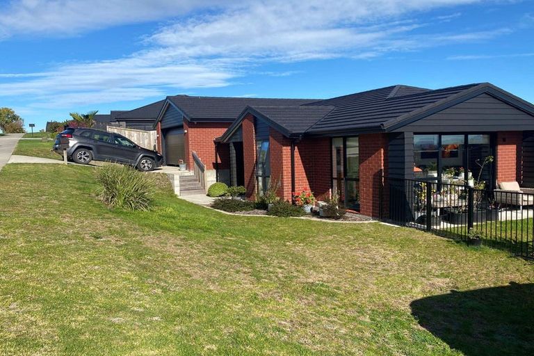 Photo of property in 11 Stingray Drive, Omokoroa, 3114