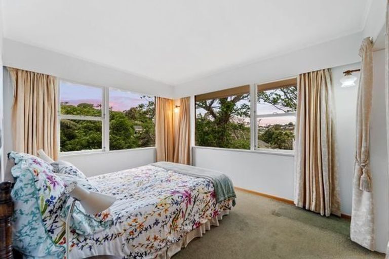Photo of property in 30 Heathcote Road, Castor Bay, Auckland, 0620
