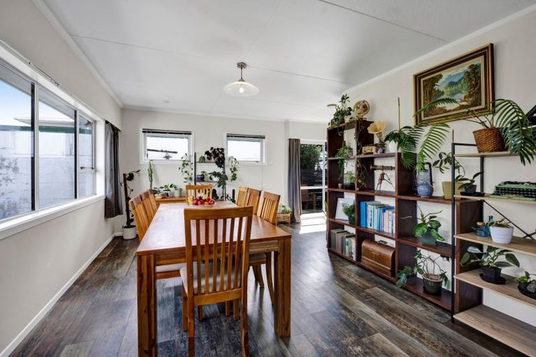 Photo of property in 1 Nikau Street, Inglewood, 4330