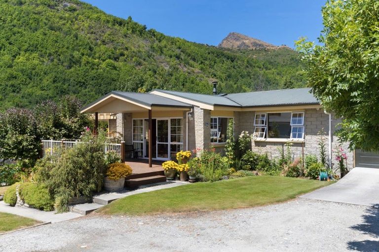 Photo of property in 35 Devon Street, Arrowtown, 9302