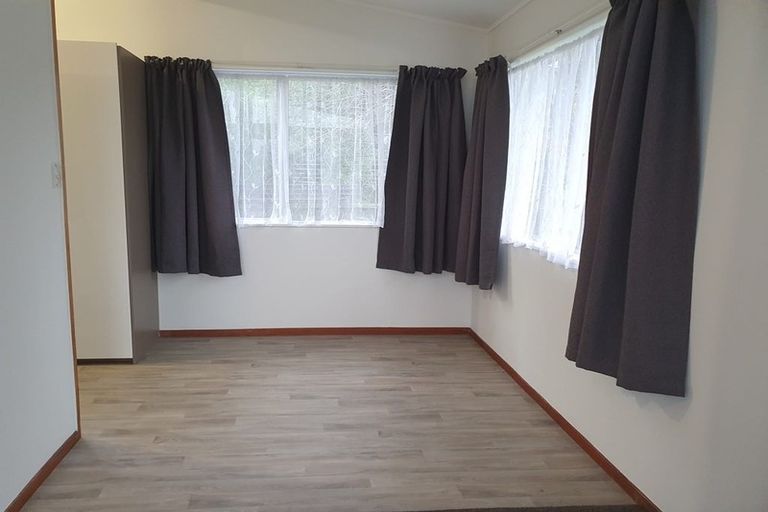 Photo of property in 3 Garton Drive, Massey, Auckland, 0614