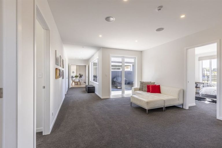 Photo of property in 33 Hartwell Drive, Kelvin Grove, Palmerston North, 4470