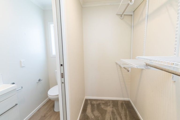 Photo of property in 1/20 Glanmire Road, Newlands, Wellington, 6037