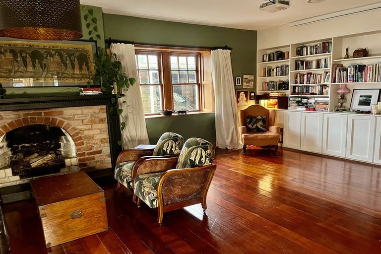 Photo of property in 58 Glen Road, Kelburn, Wellington, 6012