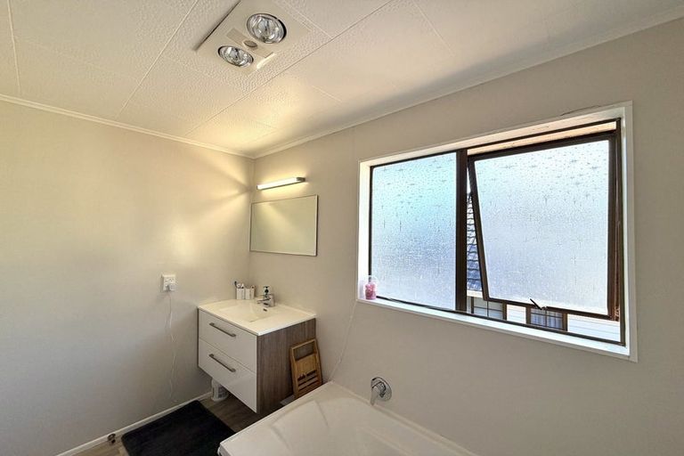 Photo of property in 34 Gemstone Drive, Birchville, Upper Hutt, 5018