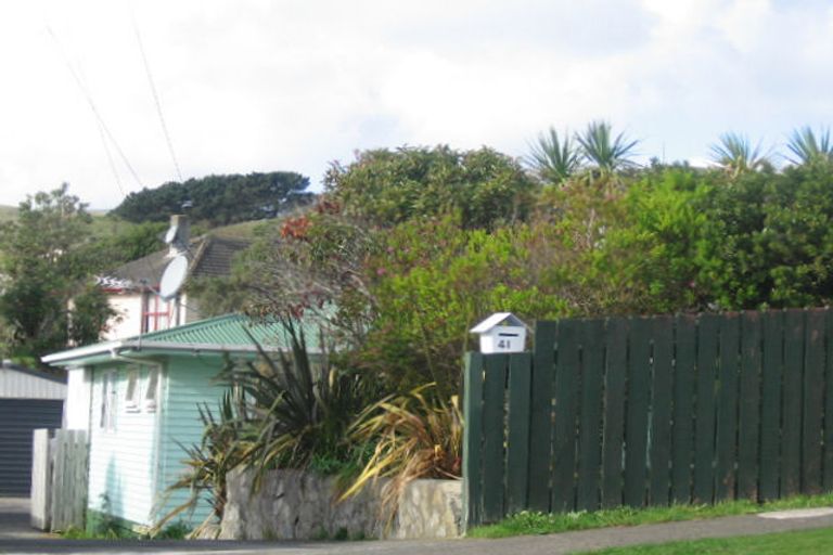 Photo of property in 41 Levant Street, Cannons Creek, Porirua, 5024