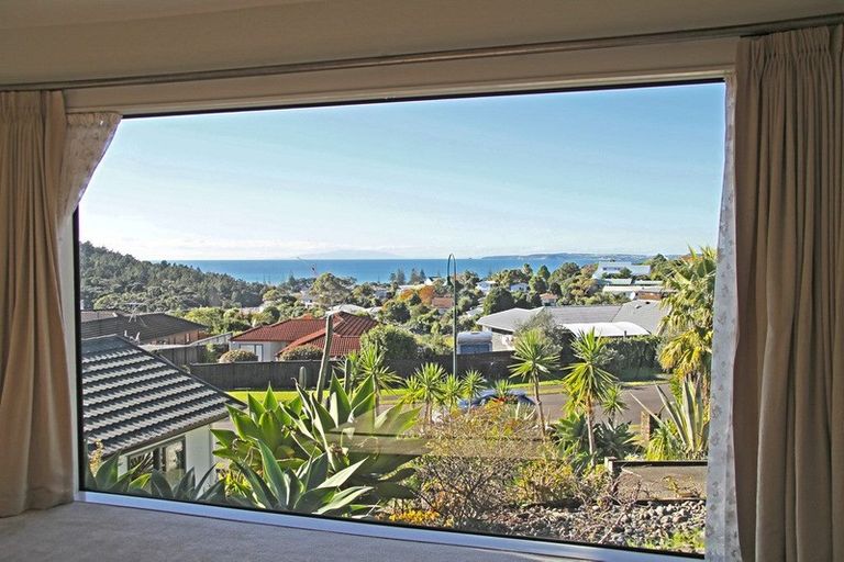 Photo of property in 45 Roberta Crescent, Orewa, 0931