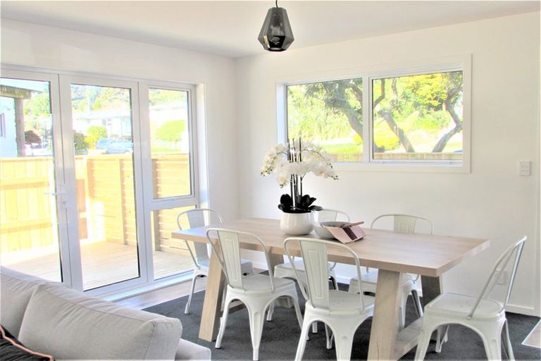 Photo of property in 11a Kowhai Street, Tawa, Wellington, 5028