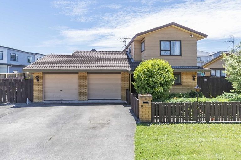 Photo of property in 2/19 South Street, Papakura, 2110