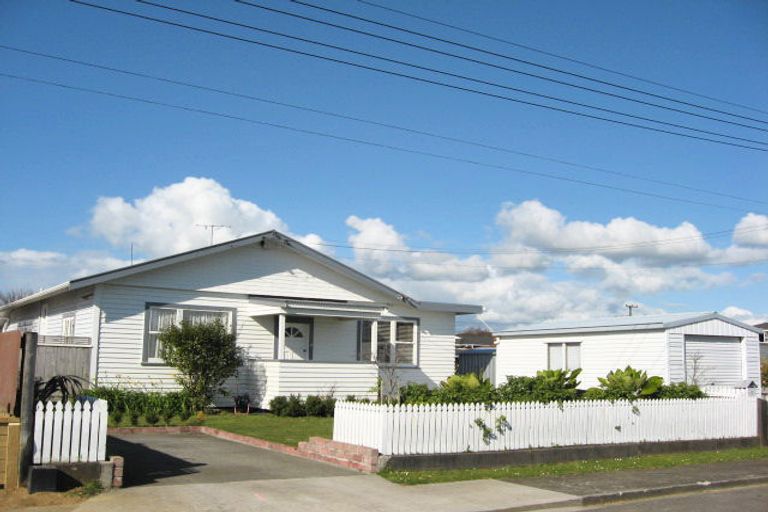 Photo of property in 11 Turehu Street, Merrilands, New Plymouth, 4312