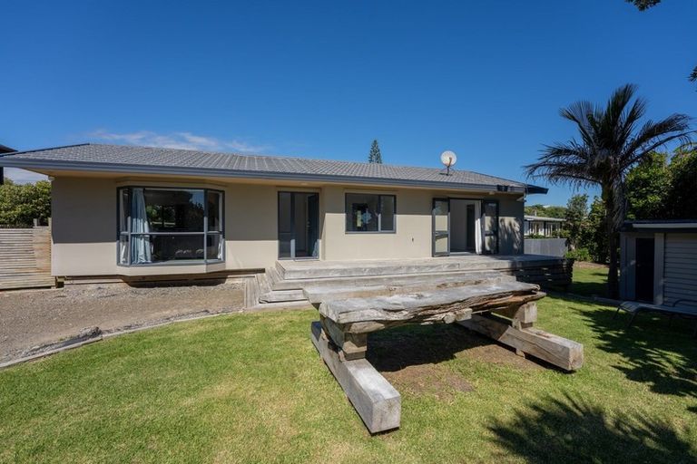 Photo of property in 4 The Avenue, Otaki Beach, Otaki, 5512