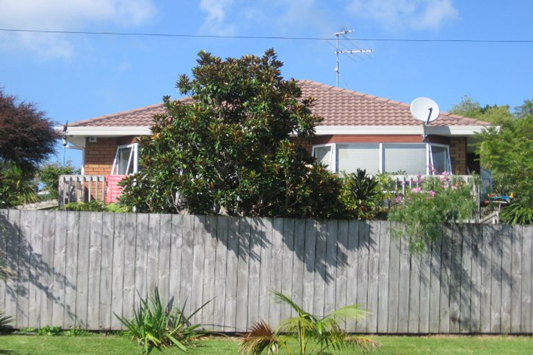 Photo of property in 174 Hutchinson Avenue, New Lynn, Auckland, 0600