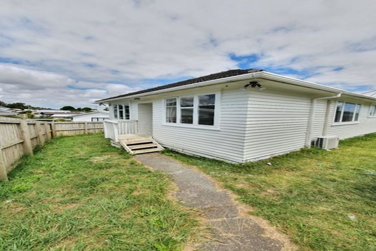 Photo of property in 12 Igloo Place, Red Hill, Papakura, 2110
