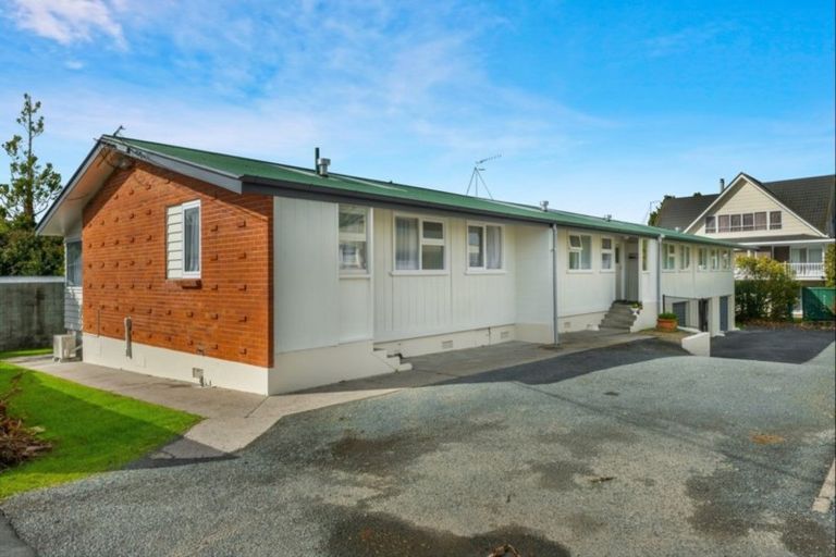 Photo of property in 2/10 Te Aroha Street, Hamilton East, Hamilton, 3216