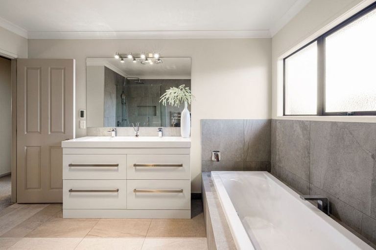 Photo of property in 2 Keswick Crescent, Huntington, Hamilton, 3210