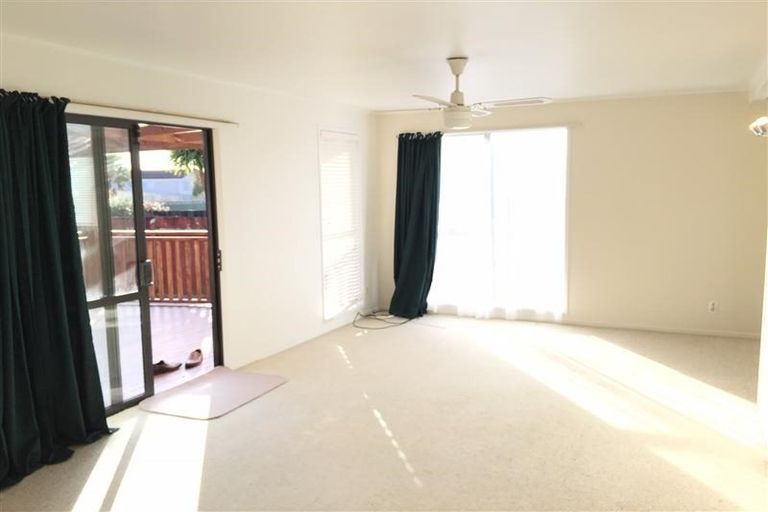 Photo of property in 36 Lisa Rise, Half Moon Bay, Auckland, 2012