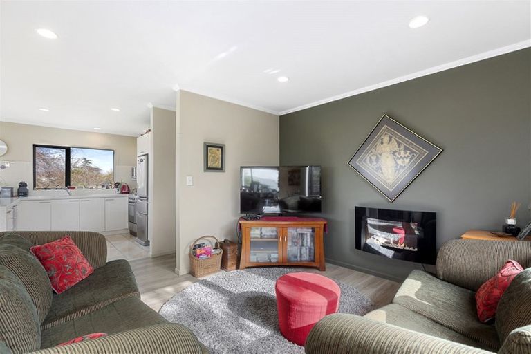 Photo of property in 2/9 Cashmere Place, Glenfield, Auckland, 0629