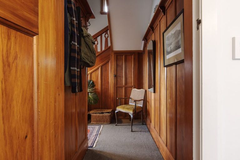 Photo of property in 2 Selwyn Road, Lyttelton, 8082