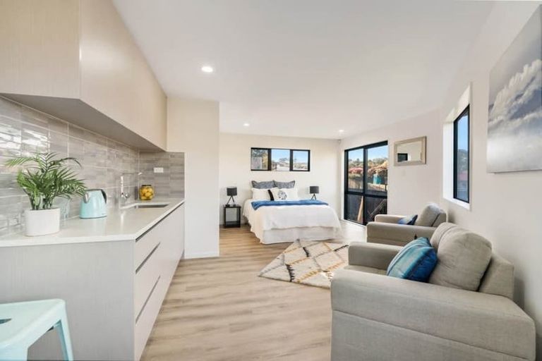 Photo of property in 5 Liban Place, Massey, Auckland, 0614