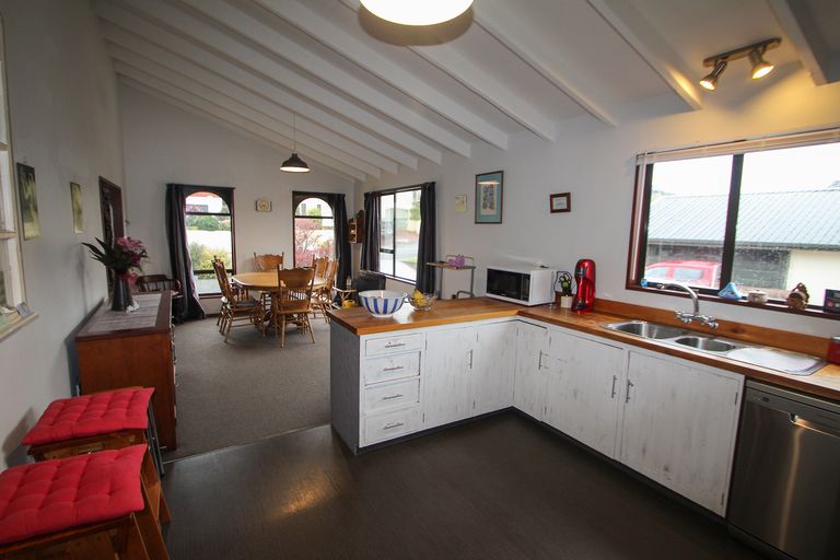 Photo of property in 30 Leven Street, South Hill, Oamaru, 9400