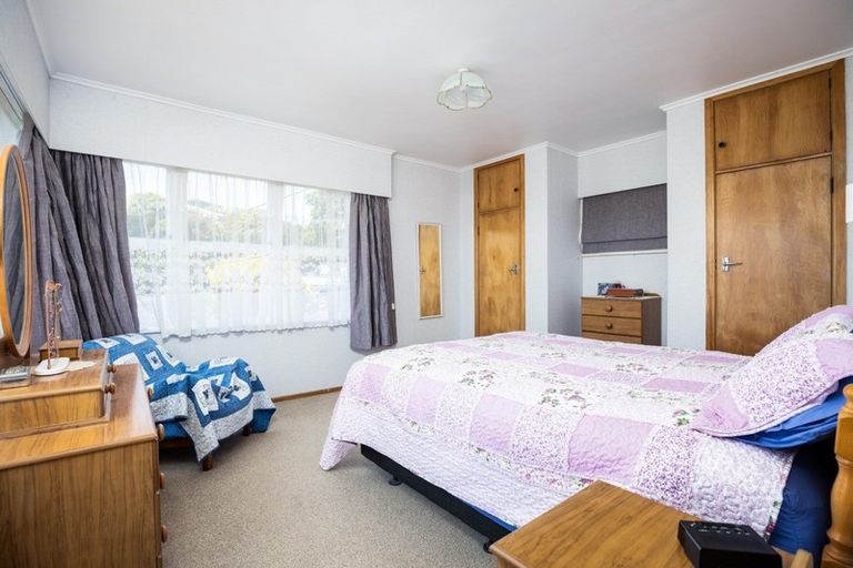 Photo of property in 52 Queens Road, Glen Avon, New Plymouth, 4312