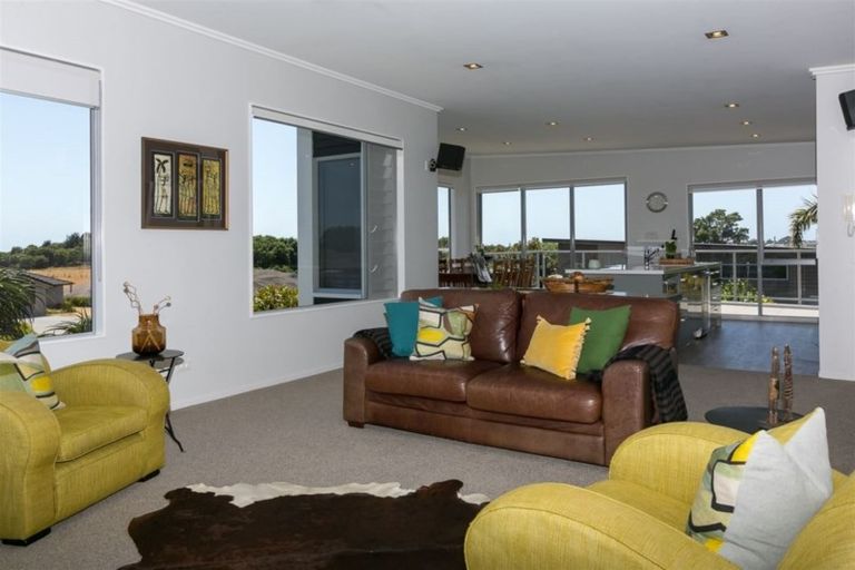 Photo of property in 18 Parkvue Drive, Bell Block, New Plymouth, 4312