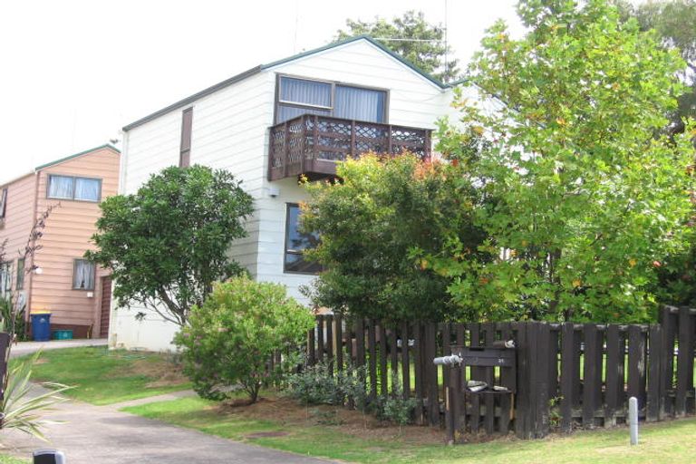 Photo of property in 1/2 Ceramco Place, Torbay, Auckland, 0630