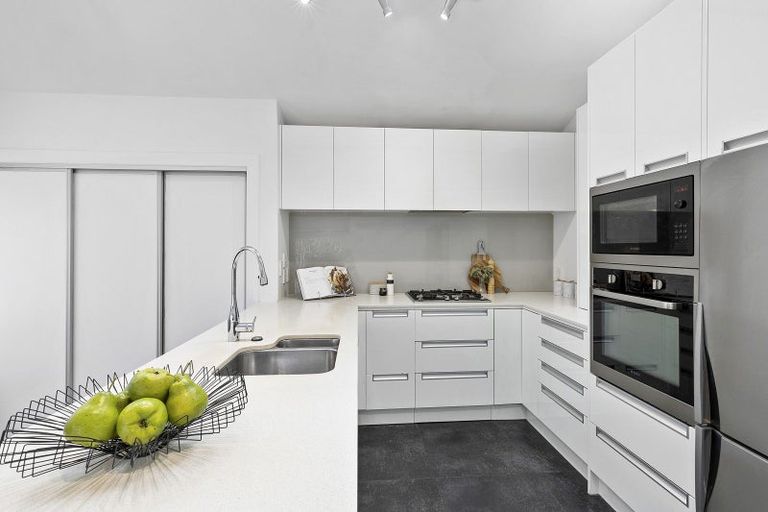 Photo of property in 26 Hawker Street, Mount Victoria, Wellington, 6011