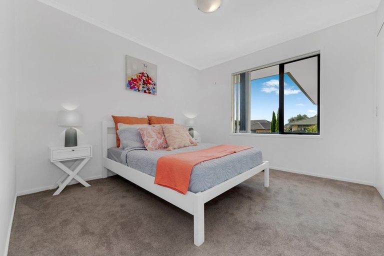 Photo of property in 4 Bokeen Lane, Flat Bush, Auckland, 2019