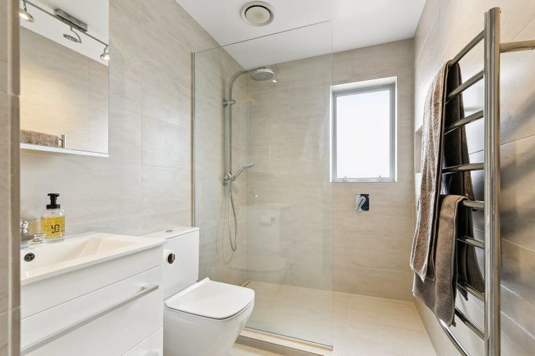 Photo of property in 2/6 The Parade, Island Bay, Wellington, 6023