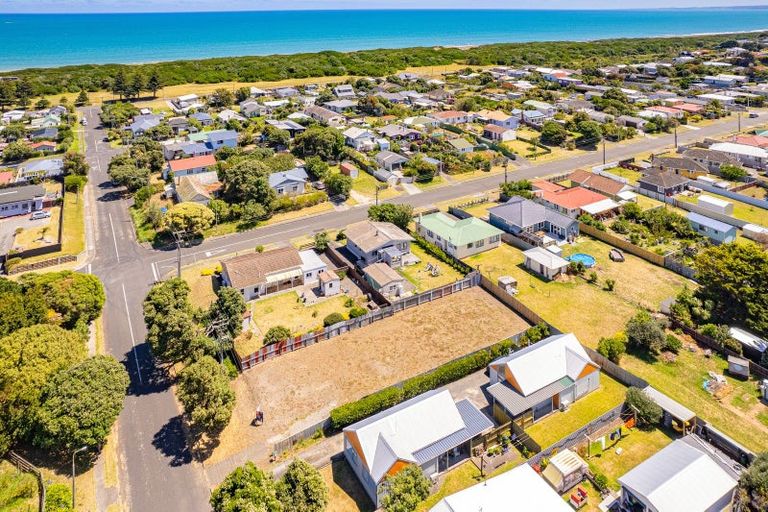 Photo of property in 19 Karewa Street, Castlecliff, Wanganui, 4501