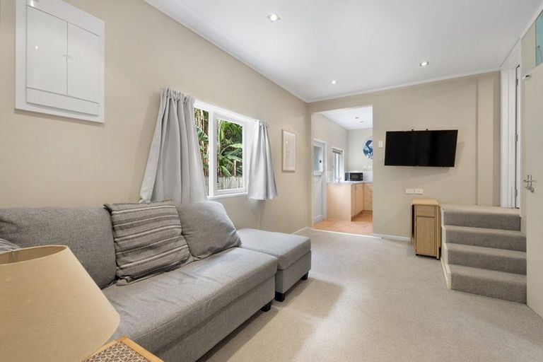 Photo of property in 24 Kingdale Road, Henderson, Auckland, 0610