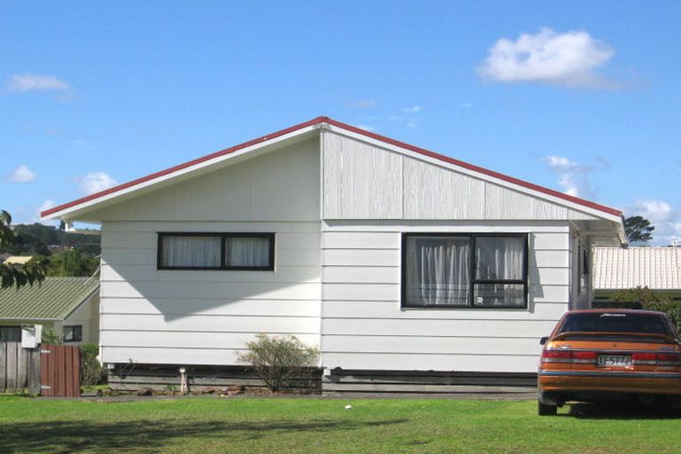 Photo of property in 92 Chislehurst Street, Henderson, Auckland, 0612