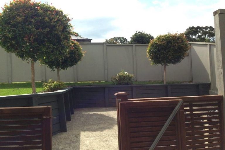 Photo of property in 2/26 Alexander Street, Cockle Bay, Auckland, 2014