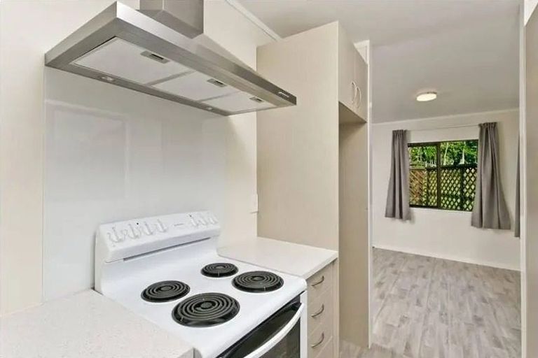 Photo of property in 2/2 Woodall Place, Totara Vale, Auckland, 0627