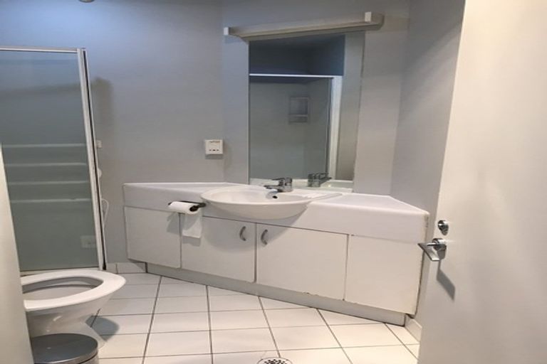 Photo of property in Terrace Garden Apartments, 1e/120 The Terrace, Wellington Central, Wellington, 6011