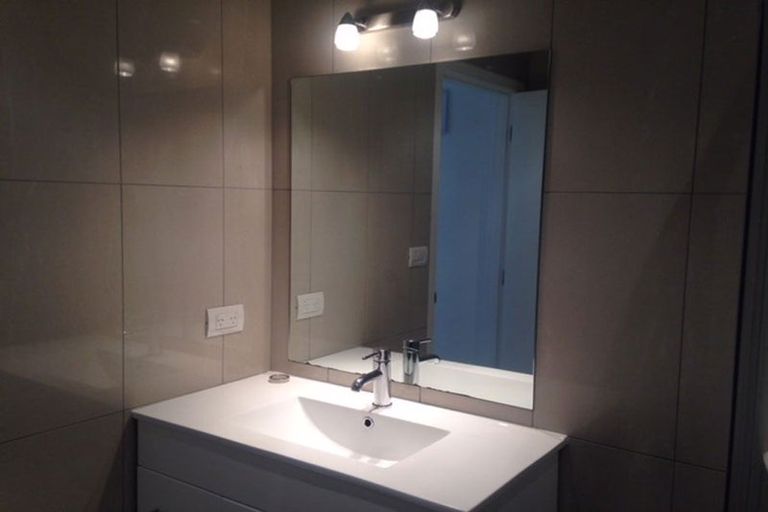 Photo of property in 1/2 Merwood Lane, Devonport, Auckland, 0624