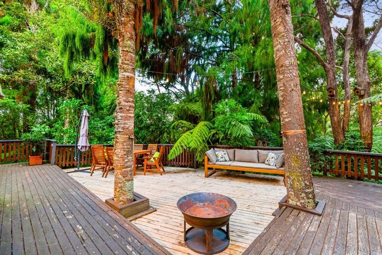 Photo of property in 84 Mountain Road, Henderson Valley, Auckland, 0612