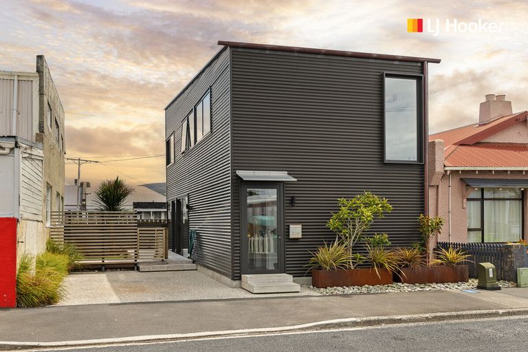 Photo of property in 108 Oxford Street, South Dunedin, Dunedin, 9012