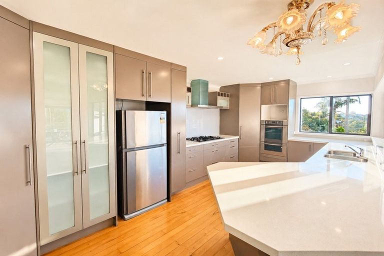 Photo of property in 2 Mellons Bay Road, Howick, Auckland, 2014