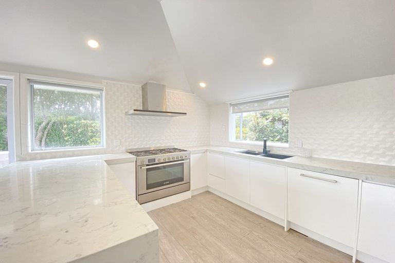 Photo of property in 1/7 Musick Point Road, Bucklands Beach, Auckland, 2012