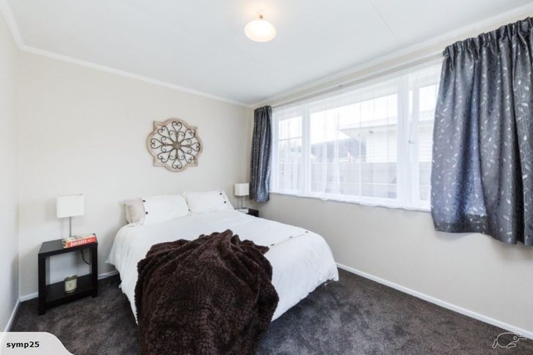 Photo of property in 12 Ruamahanga Crescent, Terrace End, Palmerston North, 4410